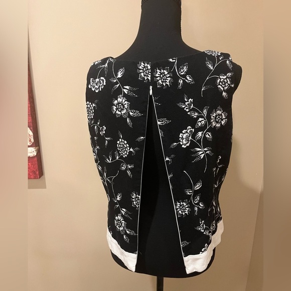 Pendleton Sleeveless Blouse, Modern Floral Black & White, size 10 - Picture 3 of 5